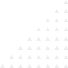 Ein Muster aus kleinen weißen Dreiecken, die in diagonalen, versetzten Reihen auf einem schwarzen Hintergrund angeordnet sind und deren Anzahl von oben links nach unten rechts zunimmt.